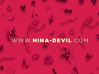 Teen does sexy striptease on webcam