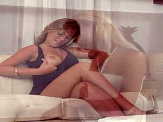 hot lesbian threesome licking 😘