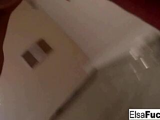 elsa toys her wet pussy 😍