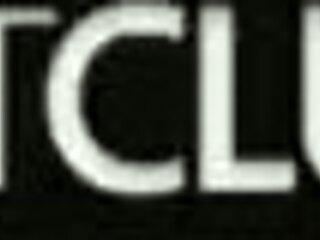 小奶金发凯拉·莱恩斯在户外狗式和牛仔式骑鸡巴，激烈射精