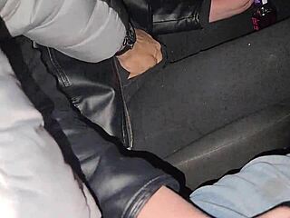 Sparowdox среща сладко момиче и получава масивния си кур смукан странно