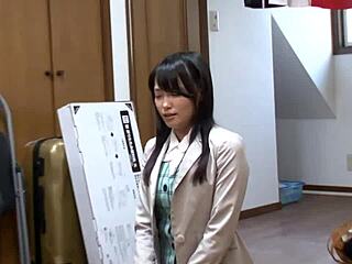 Полная версия азиатского домашнего видео с большими сиськами и игрушками