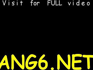 Ambiciózus barna Vida epikusan lovagol a rúdon. A képességei elképesztőek!