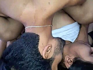 Sexy Babe i Undertøy Suger og Knuller i Fantastisk Desi-Porno med Adori og Hanif PK