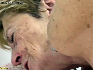 90-летнюю бабушку жестко и грубо трахают! 😲