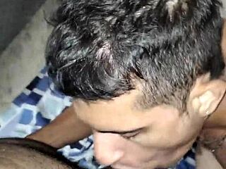 Gutam velike kurce na gloryhole na ulici