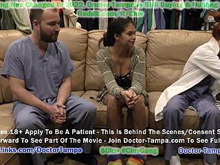Doctor Tampa giver Angel Santana første gyno undersøgelse med spredning og store patter