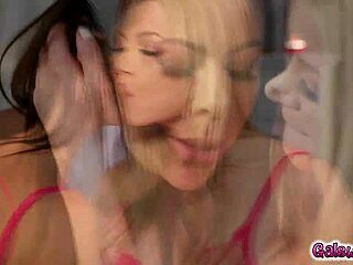 Алексис Фокс и Серена Сайрен трутся вместе 😍