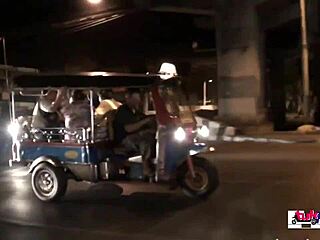 18岁年轻妹子被怪物大鸡巴猛干