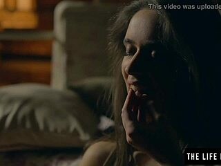 Frenzied Milf Uses Vibrator to Cum Hard in Bath