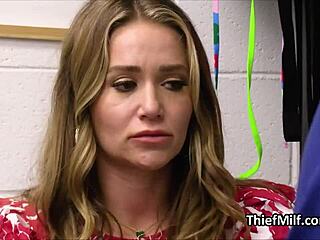 요, 밀프가 훔친 열쇠고리 위해 자지 빨아, 진짜 교활해!