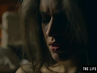 Frenzied Milf Uses Vibrator to Cum Hard in Bath