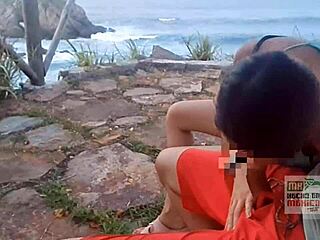 Špehoval jsem tu roztomilou drobnou 18+ na nudistickým festivalu a ošukal její mokrou píču.