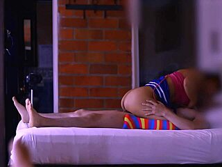 La Hijastra Con Su Cuerpo Apretado Y Tentador Despertaba En Él Una Pasión Irrefrenable Cada Vez Que Se Encontraban En El Apartamento