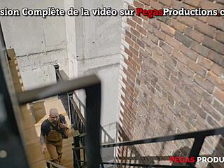 Pegas - brineta sa velikom guzom jebe kablovskog momka, gutanje i davljenje