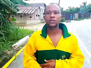 纳卡纳共和国庆祝新工作室公寓，在街上和工作中公共操