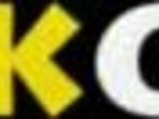 Hajde da se jebemo napolju, slatka brinetka sa velikim sisama?