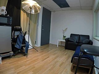 Gigi Breeze Anal Left 2