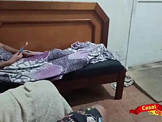 החורגת הרזה שלי בגיל 18+ משחקת גיל, היא זונה כזו