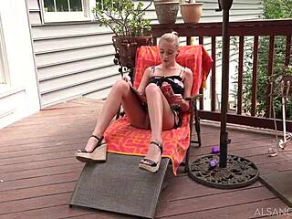 kali renee masturbates alone