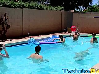 Hé, twinkek játszadoznak a medence mellett, mielőtt jön a nyers orgia