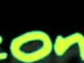 Blowjob curi-curi dalam kereta dengan telan air mani penuh.