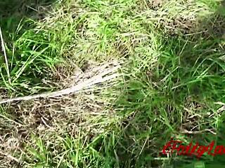 พนักงานส่งของซ่อมจักรยาน ได้เย็ดป่าอย่างหนักในป่า