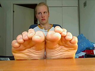 Meaty Toes On Display