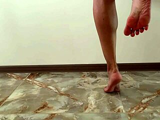 i admire perfect legs and feet of annaforia in solo