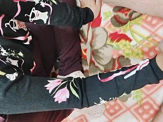 Индийская деси Пинки переживает интенсивный секс в крупном плане