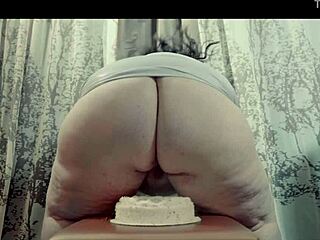 itskyliebbw celebrates birthday with bbw cake sitting fun.