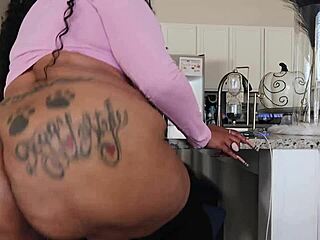 黑人美女大奶弯腰肛交和手淫指导