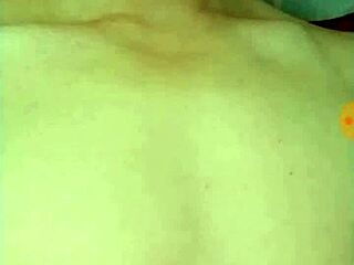 Gay Blued keményen szopja és simogatja a farkat