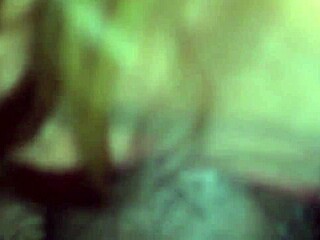 超激烈自慰高潮喷水表演