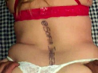 老婆穿情趣内衣大屁股求后入猛干 卧室弯腰像骚货挨操