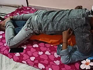 HighTechP:n likainen kypsä vaimo jää kiinni makuuhuoneen toiminnassa