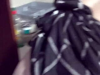 Velvet Rain 23 ホーニーMILF テーブルで犯されて巨大おもちゃで激しく潮吹き 💦🔥