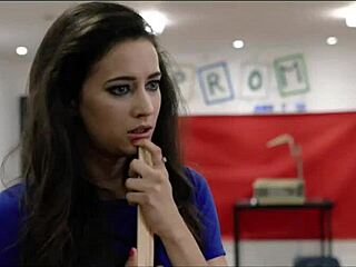 에이드라 폭스 조지아 존스 차고에서 핫 걸코어 오르기 주도