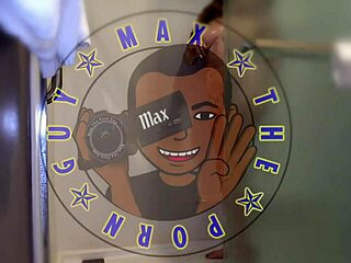 S4e3 seksiinen latinalainen Julz esittelee kroppansa superlöysässä suihinottokohtauksessa