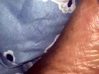 girlfriend gives footjob to boyfriend