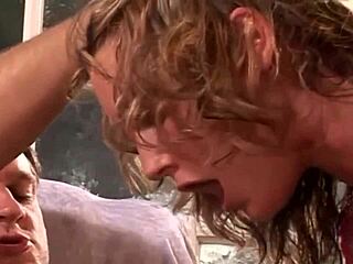 Big booty stripper pleases customer with her ass