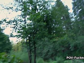 Pompino da sconosciuto caldo vicino al fiume, wow! 🌿