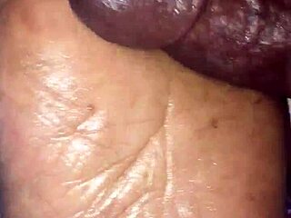 girlfriend gives footjob to boyfriend