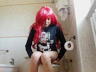 Skrivena kamera hvata mokre trenutke u kupatilu na WCS