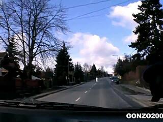 Mejores amigas soplan y lamen culo a Lea Lexis con juguetes. 😈