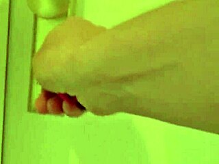 Német scout elkapja a 18+ tini Bonnyt spontán utcai castingra