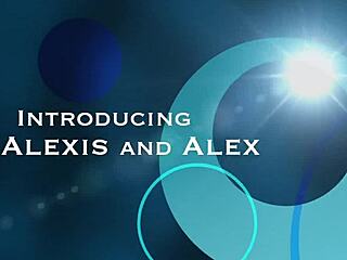 热辣年轻美女镜头前调皮狗爬式