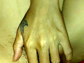 This guy cums into his wife's pussy, so hot! 🔥