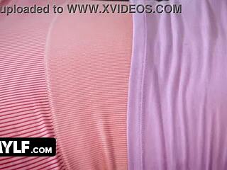 Sophia, une nana féroce, reste en forme en prenant une grosse bite pour Mylf