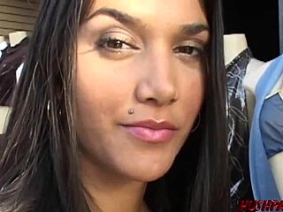 Riley And Leah Pussy Pleasing